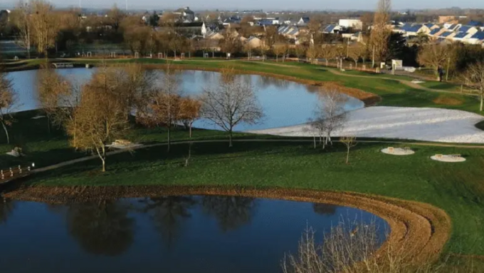Vue aérienne du plan d'eau de Mésanger
