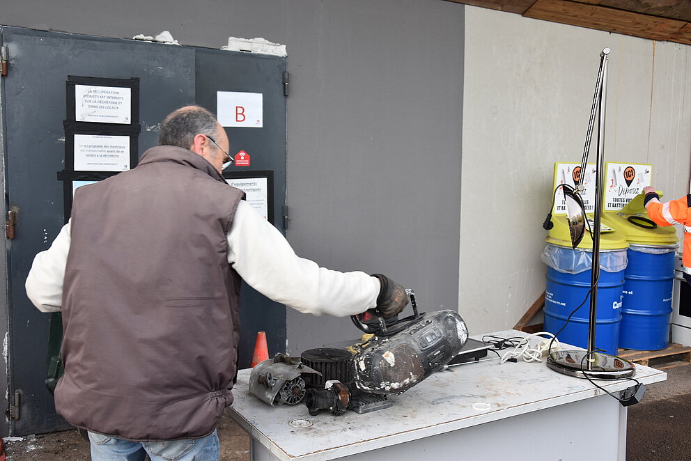 Réparer ses appareils électriques et électroniques : quelques jours pour acquérir les bons gestes DEEE déchèterie Mésanger