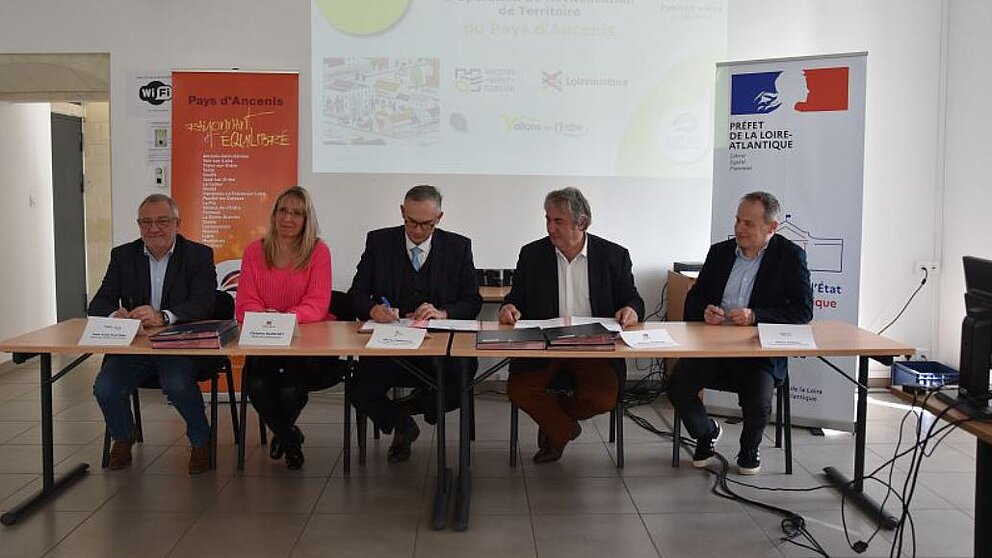 Signature de la convention-cadre Petites Villes de demain Signature de la convention-cadre Petites Villes de demain