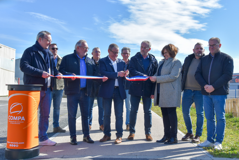 Jean-Yves Ploteau, maire de Vallons-de-l'Erdre, Jean-Pierre Beileil, président de la COMPA, et Anne-Marie Cordier