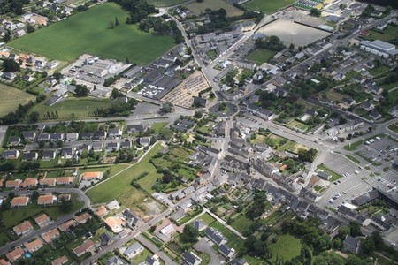 Vue aérienne du bourg de Ligné (44)